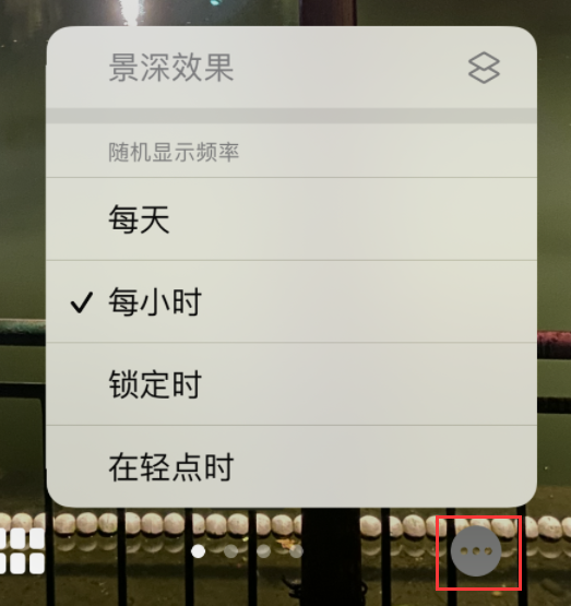 梅列苹果手机维修分享iOS 16 小技巧：锁定屏幕支持随机切换指定照片 